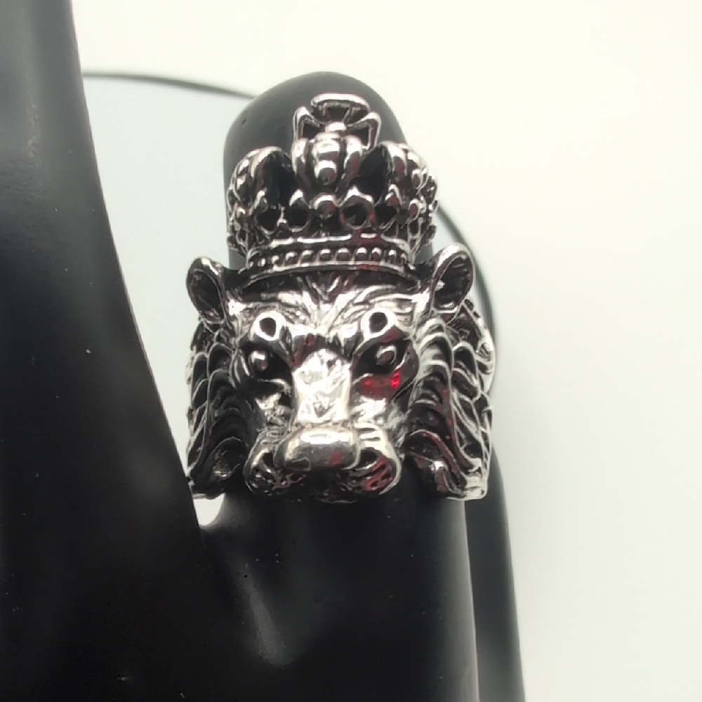 NWOT Silver Toned Lion King Head Ring  with Crown Stainless Steel
